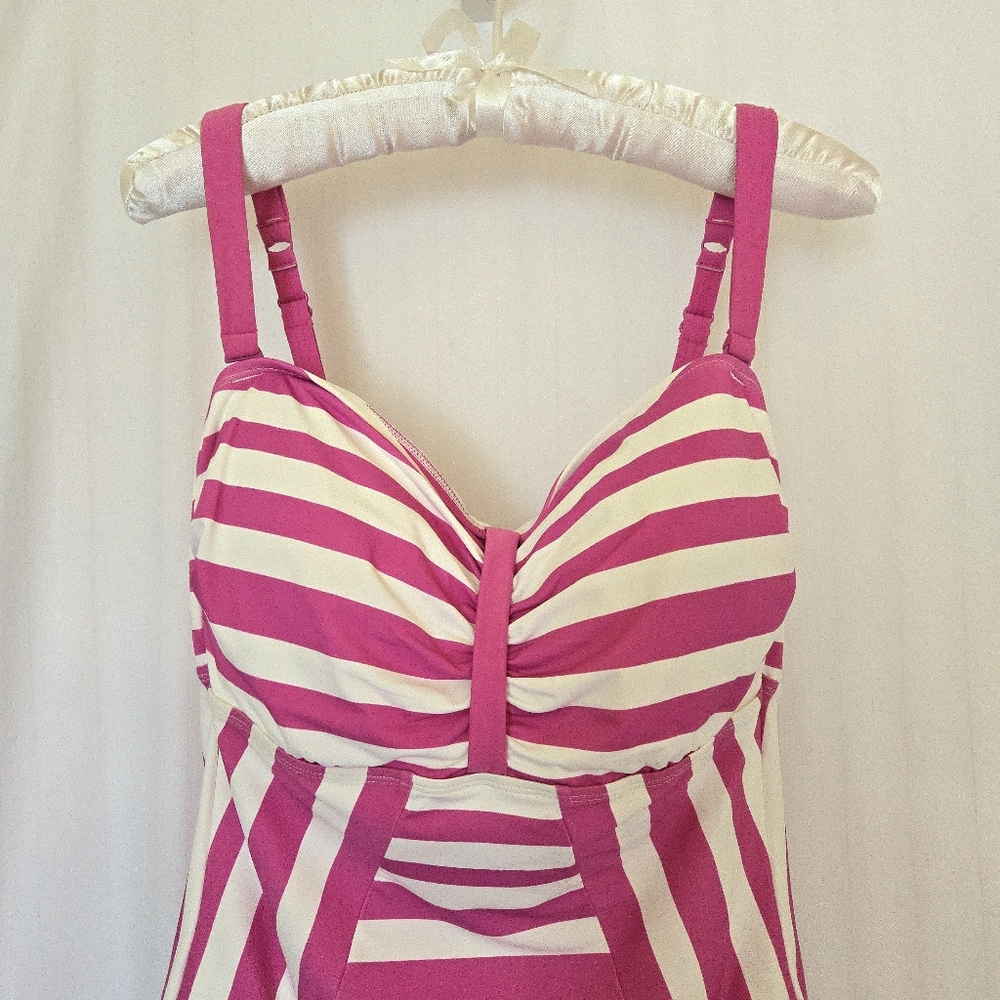 ( COCO REEF ) Bra Sized Allover Slimming One-Piece Swimsuit, 34DD (M - L) - Picture 2 of 16